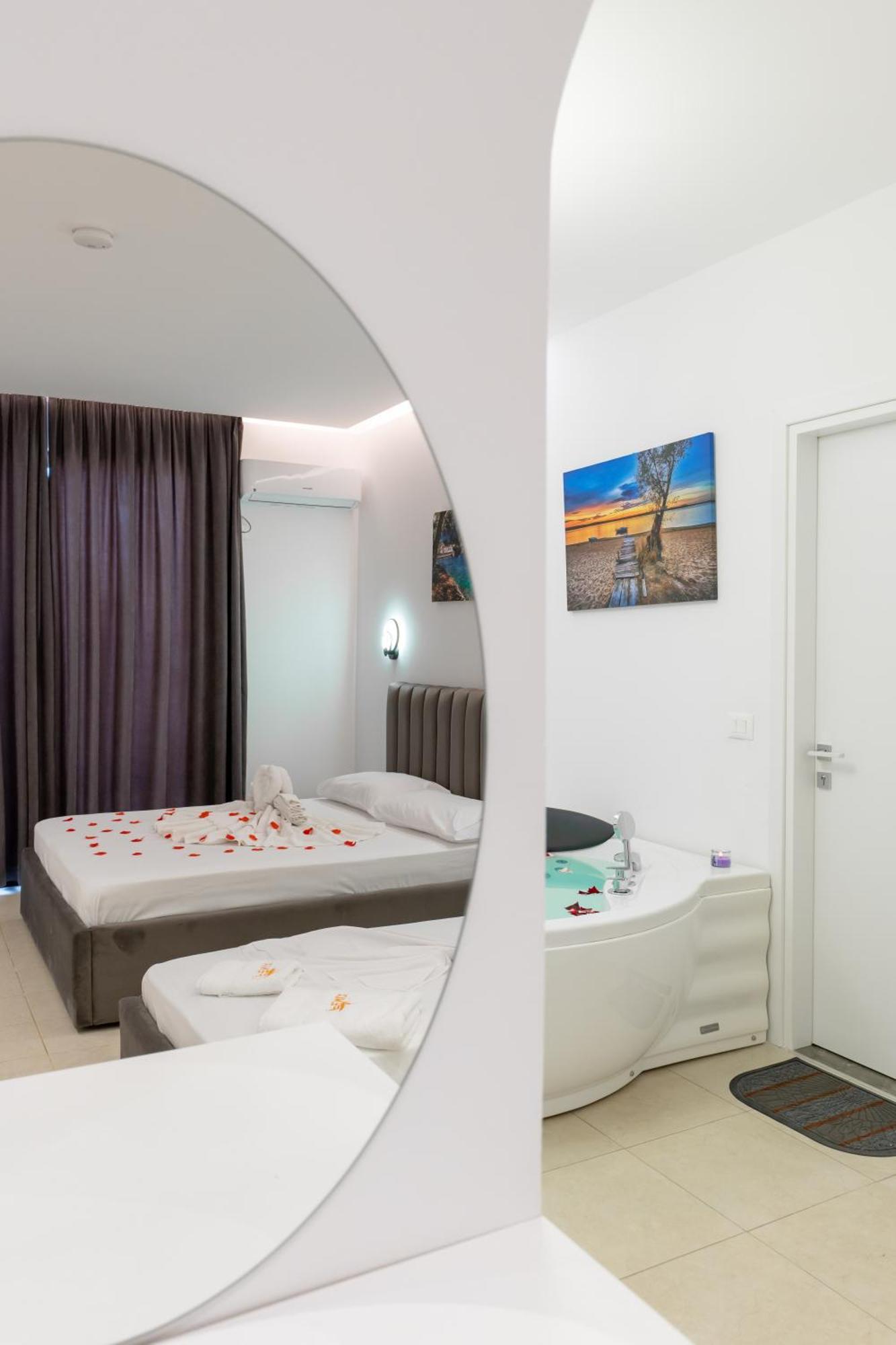 Feniks Hotel Ксамил Экстерьер фото